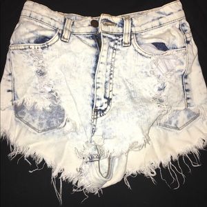 LA VIBRANT HIGH-WAISTED SHORTS